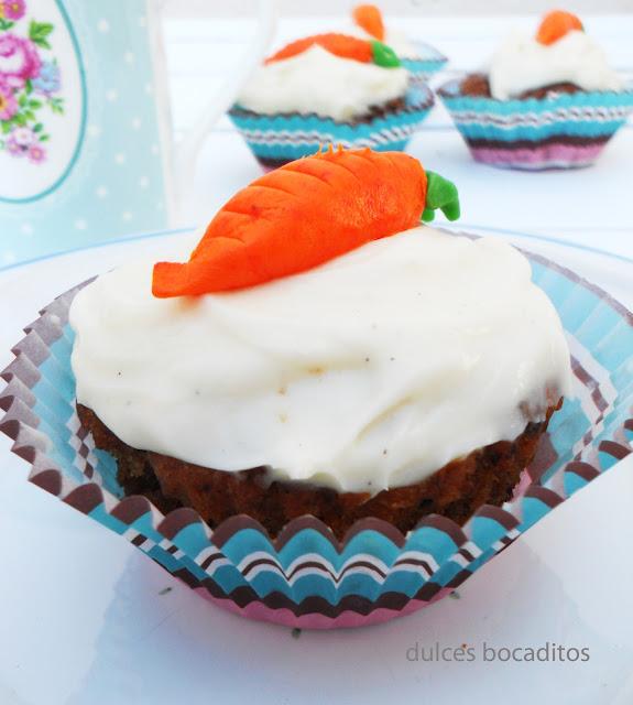 CUPCAKES CON PIÑA, ZANAHORIA Y NUECES