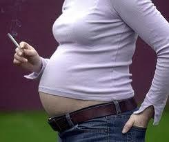 ¿Madres fumadoras crean niños más agresivos?