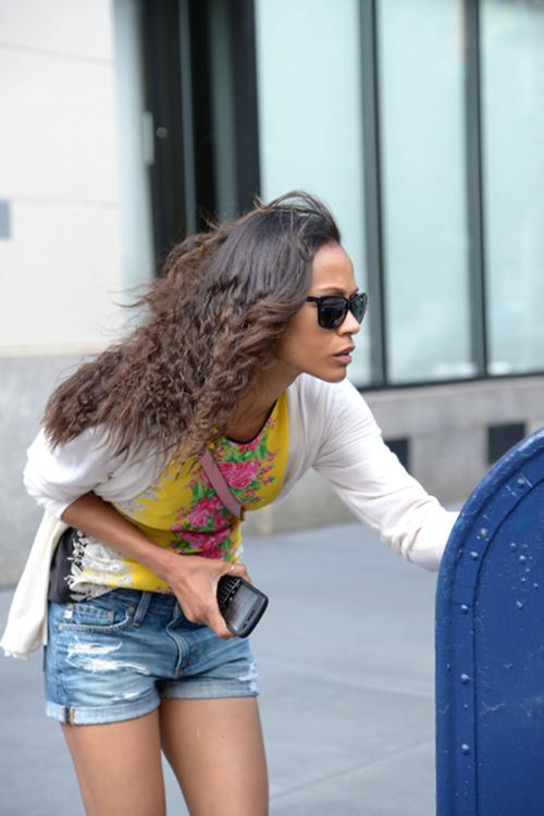 VISTE COMO LAS CELEBRITIES: ZOE SALDANA por New York! VISTE COMO LAS CELEBRITIES: ZOE SALDANA por New York!