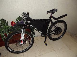 Instalación de batería y controlador en el triangulo de la ebike. Instalación de batería y controlador en el triangulo de la ebike.