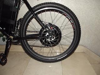 Instalación de batería y controlador en el triangulo de la ebike. Instalación de batería y controlador en el triangulo de la ebike.