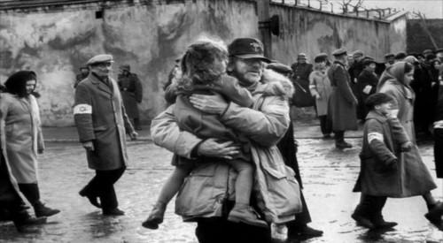 Spielberg durante la filmación de La lista de Schindler Steven Spielberg: El niño que nunca creció