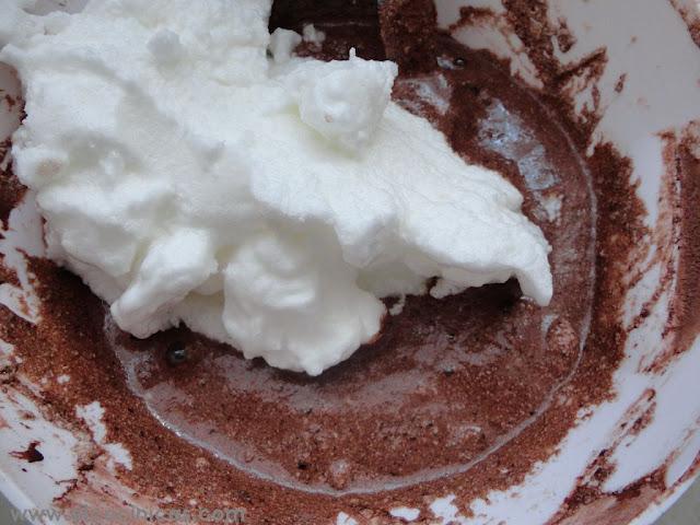 Selva blanca. Tarta de chocolate y nata con cerezas Selva blanca. Tarta de chocolate y nata con cerezas