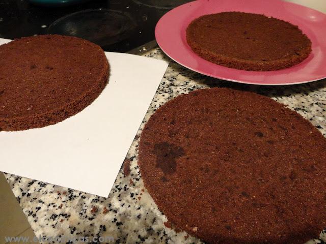 Selva blanca. Tarta de chocolate y nata con cerezas Selva blanca. Tarta de chocolate y nata con cerezas