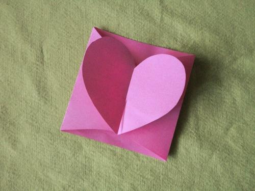 Abre el corazón en una postal