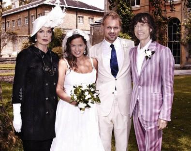 Kate Moss, de Alexander McQueen, en la boda de Jade Jagger