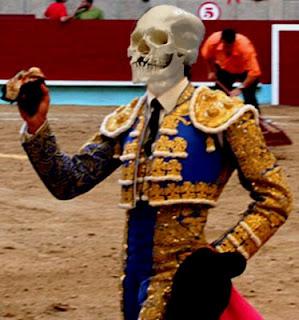 Himnos, toros y PPeinetas Himnos, toros y PPeinetas