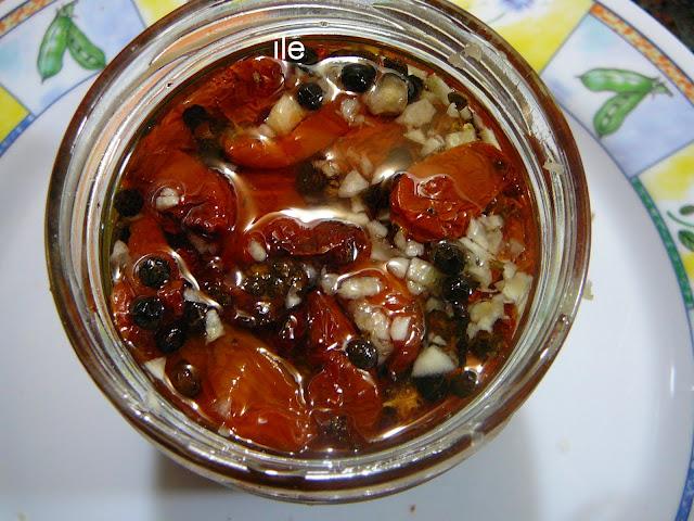 Tomates cherry deshidtados en escabeche Tomates cherry deshidtados en escabeche