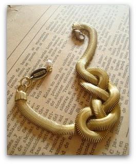 Amora, complementos con nostalgia Amora, complementos con nostalgia