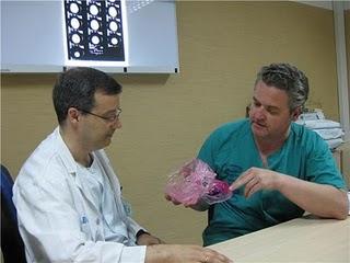 La Sociedad Andaluza de Neurocirugía premia al Hospital Regional de Málaga por un trabajo sobre cirugía craneofacial en niños La Sociedad Andaluza de Neurocirugía premia al Hospital Regional de Málaga por un trabajo sobre cirugía craneofacial en niños
