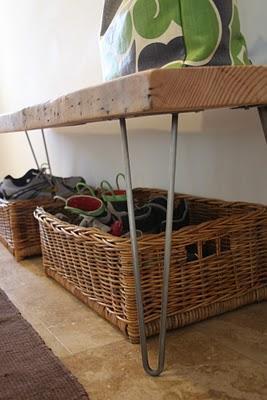 DIY: un banco con un tablero reciclado y unas patas de acero DIY: un banco con un tablero reciclado y unas patas de acero
