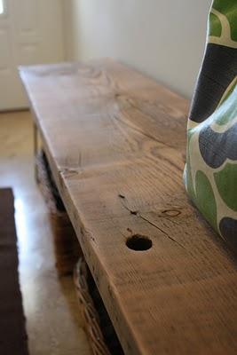 DIY: un banco con un tablero reciclado y unas patas de acero DIY: un banco con un tablero reciclado y unas patas de acero
