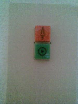 Ironías visuales, el botón de avisar a la enfermera Ironías visuales, el botón de avisar a la enfermera