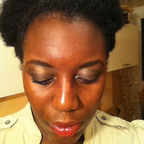 My make up: Hustle, Creep, Shog shadows, Naked palette by Urban Decay. Gel eyeliner “01 Midnight in Paris”, Essence. Gold from 4 Shadows & Liner Palette “Cocktail on the beach nº 12, Essence. Liner-Dark Brow from 4 Shadows & Liner Palette “Cocktail on ... My make up: Hustle, Creep, Shog shadows, Naked palette by Urban Decay. Gel eyeliner