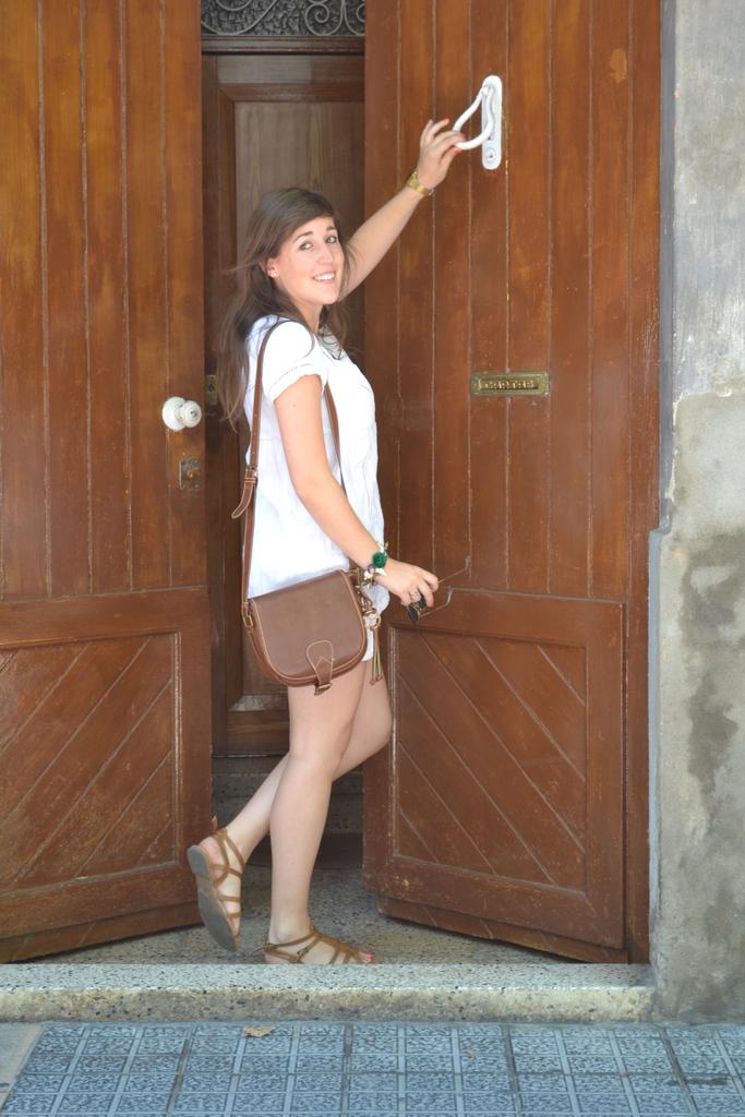 Vilanova post 3: white dress Vilanova post 3: white dress
