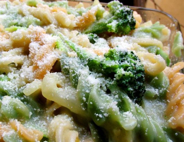 pasta blanca en crema de brocoli ¡Una suculenta pasta blanca en crema de brócoli!