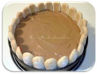 Charlota de chocolate y frutos rojos al aroma de azahar Charlota de chocolate y frutos rojos al aroma de azahar