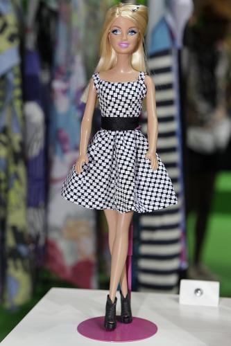 1342543269_Barbie_by_SModa Las grandes revistas de moda visten a Barbie