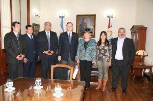 Más funcionarios truchos de la ONU d43af798da26258387ef3b1046b4aefco 300x199 Más funcionarios truchos de la ONU