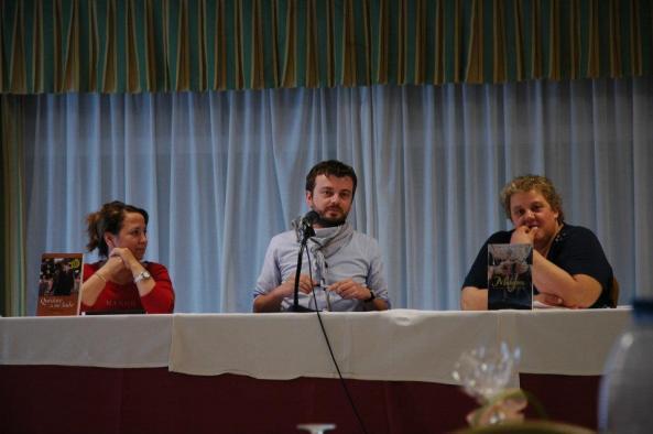 presentaciongeneveyamarillo I Congreso de Literatura Romántica Ciudad de A Coruña – Crónica de Patricia Sutherland – Parte II