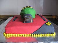 Sunny Delight y una tarta fondant modelada con forma de botella Sunny Delight y una tarta fondant modelada con forma de botella