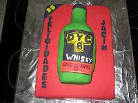 Sunny Delight y una tarta fondant modelada con forma de botella Sunny Delight y una tarta fondant modelada con forma de botella