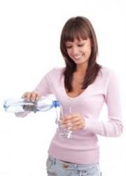 beberagua Beber agua antes de las comidas puede ayudar a bajar de peso