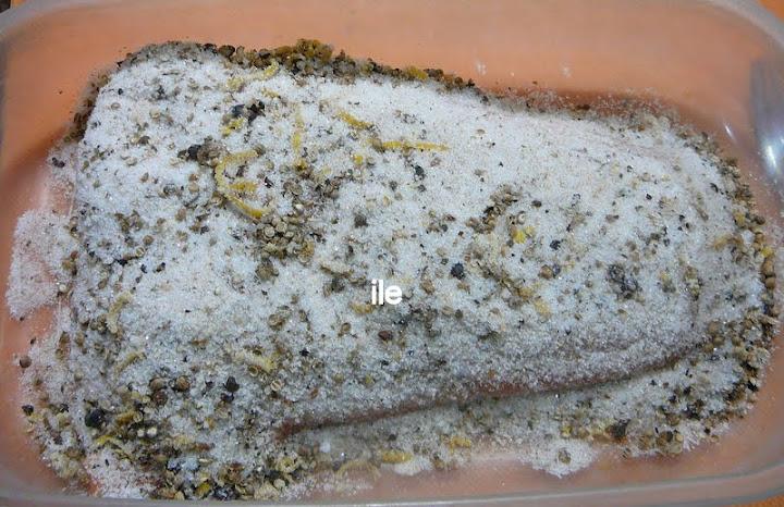 Gravlax de salmon con bayas de enebro Gravlax de salmon con bayas de enebro