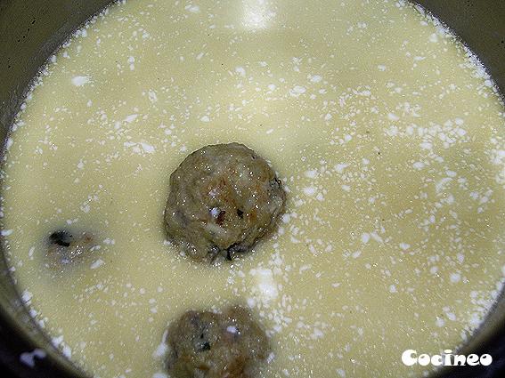 Albóndigas de pescado en caldo