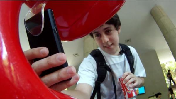 La máquina de bebidas de Coca-Cola que rellena tu móvil con megas para navegar