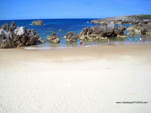 Playa de Toro en Llanes: Arena blanca y fina