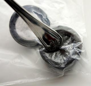 Cómo reparar una sombra de ojos rota Cómo reparar una sombra de ojos rota
