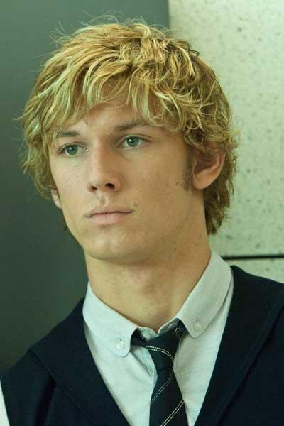 Alex Pettyfer se une a Kristen Stewart en CALI