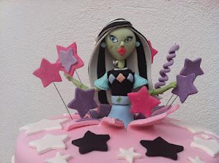 TARTA FRANKIE STEIN, de las MONSTER HIGH