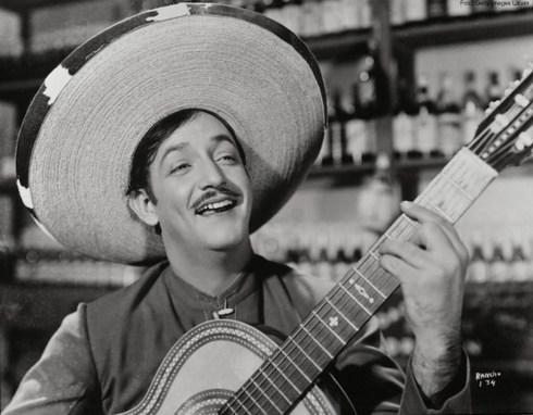 ALLA EN EL RANCHO GRANDE (1949) - NEGRETE, JORGE Amar en tiempos revueltos