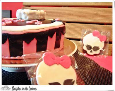 Tarta y galletas Monster High