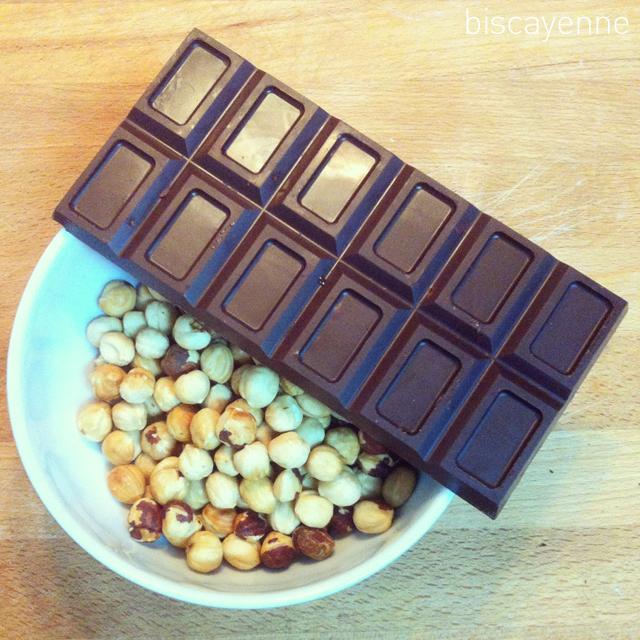 Untable de gianduja sobre pan: yo nutello, tú nutellas, él nutella... Untable de gianduja sobre pan: yo nutello, tú nutellas, él nutella...