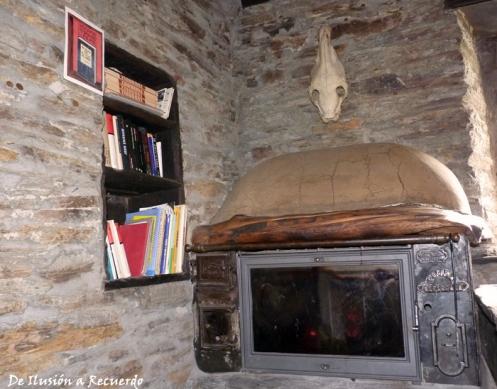 chimenea y librería Soñé un molino mágico