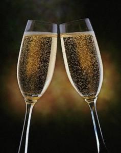 A Champagne Cheers! El Consumo Moderado Del Alcohol Tiene Efectos Saludables Para Las Mujeres Mayores