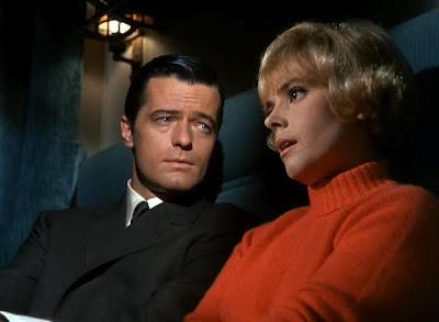 I Deal in Danger: Como reciclar una serie de televisión para convertirla en un largometraje. I Deal in Danger: Como reciclar una serie de televisión para convertirla en un largometraje.