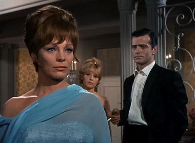 I Deal in Danger: Como reciclar una serie de televisión para convertirla en un largometraje. I Deal in Danger: Como reciclar una serie de televisión para convertirla en un largometraje.