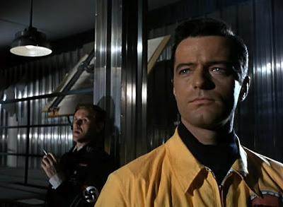 I Deal in Danger: Como reciclar una serie de televisión para convertirla en un largometraje. I Deal in Danger: Como reciclar una serie de televisión para convertirla en un largometraje.