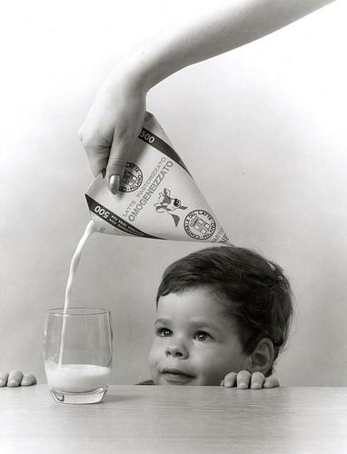 nutricion-leche Llevar una dieta rica en lácteos y calcio durante la infancia alarga la vida