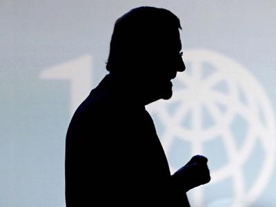 El calor aprieta, el Gobierno está en la sombra y el rey se cae de bruces. El calor aprieta, el Gobierno está en la sombra y el rey se cae de bruces.