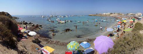 Panoramica_tabarca playa y cala de la isla alicantina apta para el baño