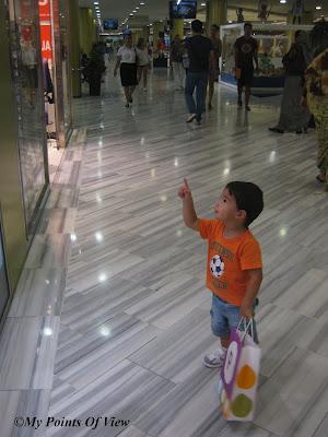 Miércoles Mudo: De Compras A Través De Sus Ojos Miércoles Mudo: De Compras A Través De Sus Ojos