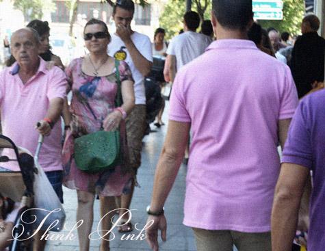 RASTRO Madrid en agosto, la vida en rosa