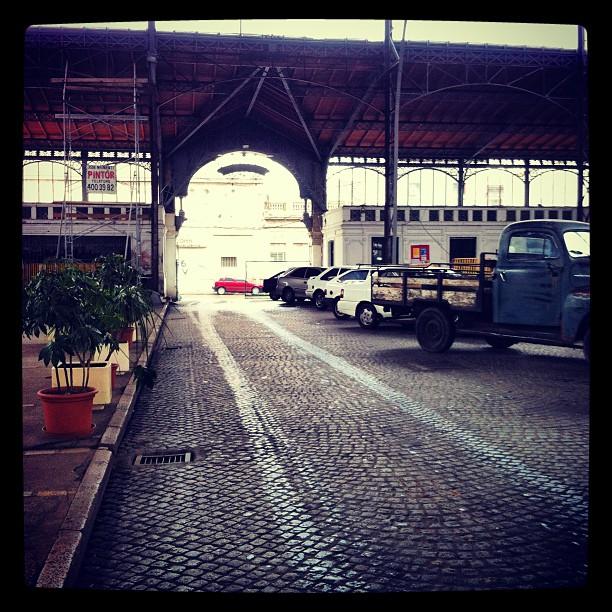 Mercado Agrícola de Montevideo, calle empedrada que conservará la reforma Mercado Agrícola de Montevideo, calle empedrada que conservará la reforma