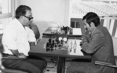 Otro aspecto de la sala de juego, en los años 70 La sala de juego del Club Ajedrez Vic en los años 70