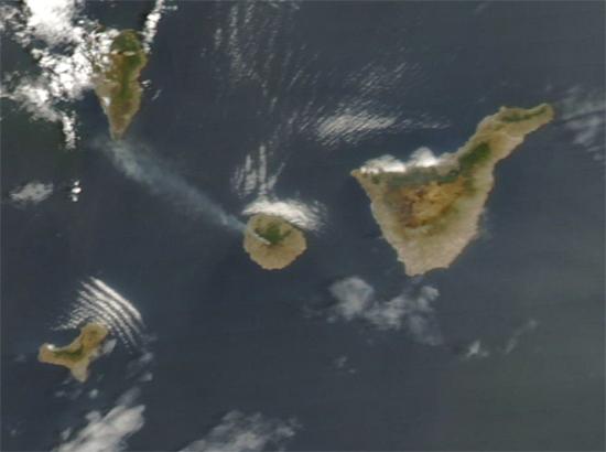 Canarias: Imagen satélite (10.08.2012) del incendio en La Gomera